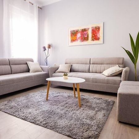 Viewpoint Central Apartment Tirana Bagian luar foto