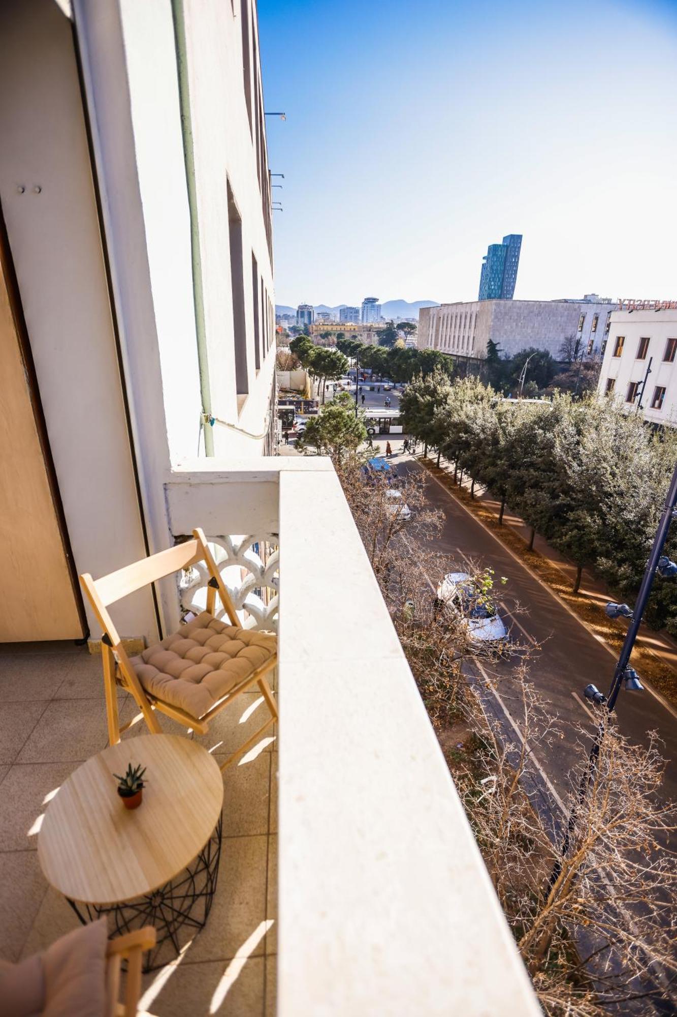 Viewpoint Central Apartment Tirana Bagian luar foto
