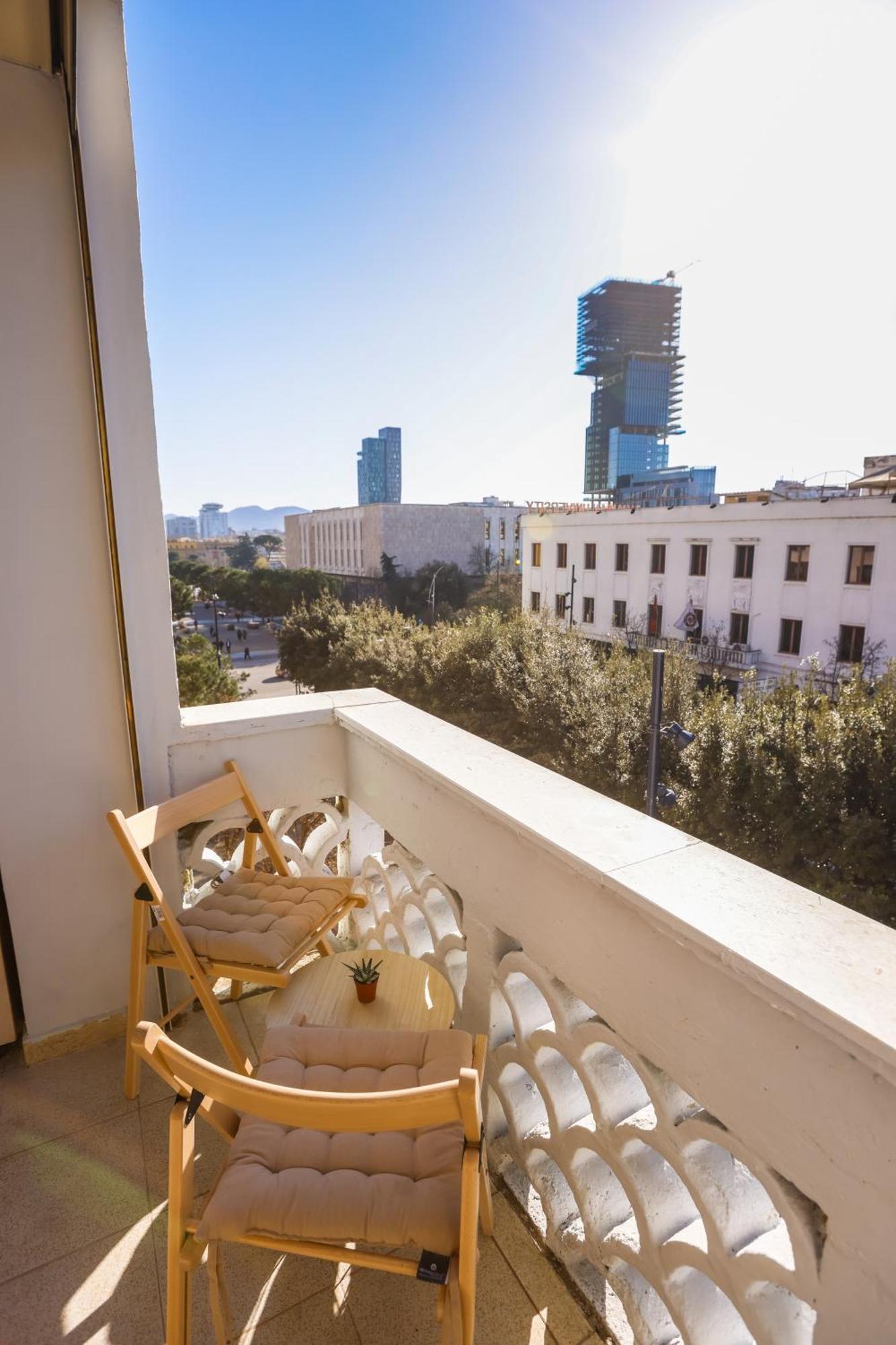 Viewpoint Central Apartment Tirana Bagian luar foto